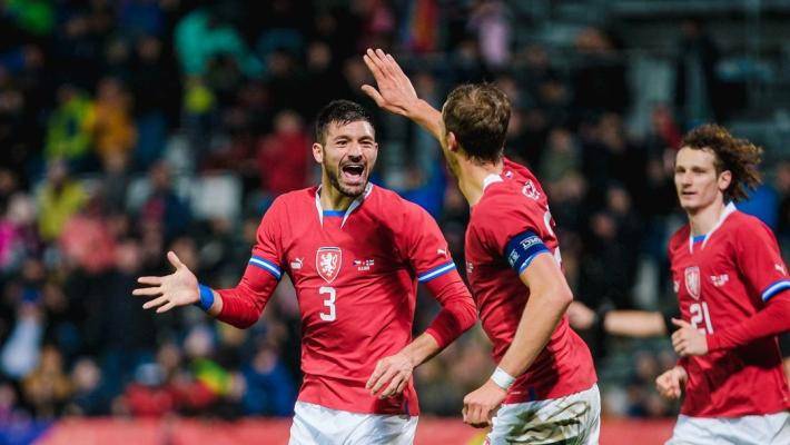 欧洲杯预选赛:球员拼搏训练奋力向前的简单介绍 欧洲杯预选赛:球员拼搏训练奋力向前的简单介绍