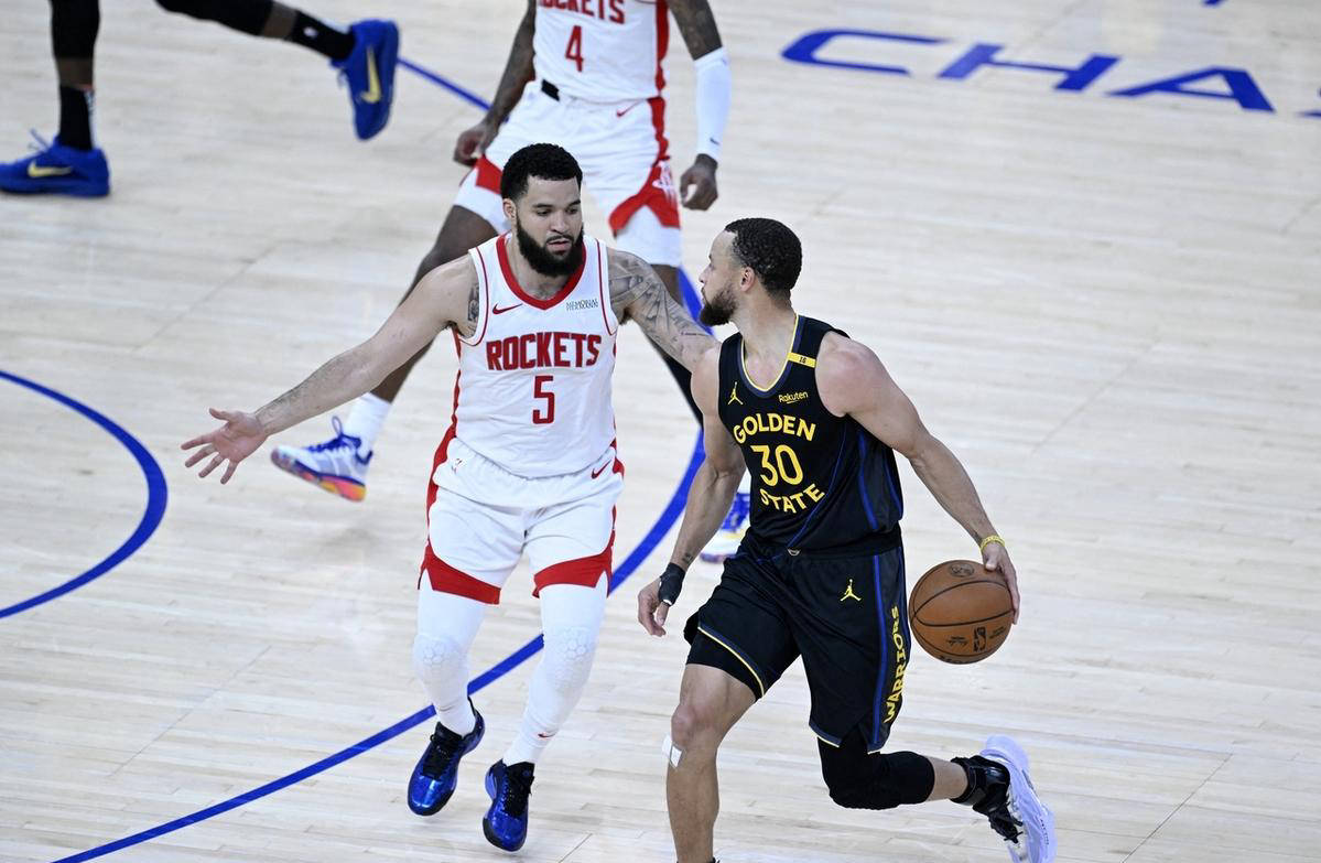 关键比赛中,赤焰军团扳平比分,全场高潮不断的简单介绍 关键比赛中,赤焰军团扳平比分,全场高潮不断的简单介绍