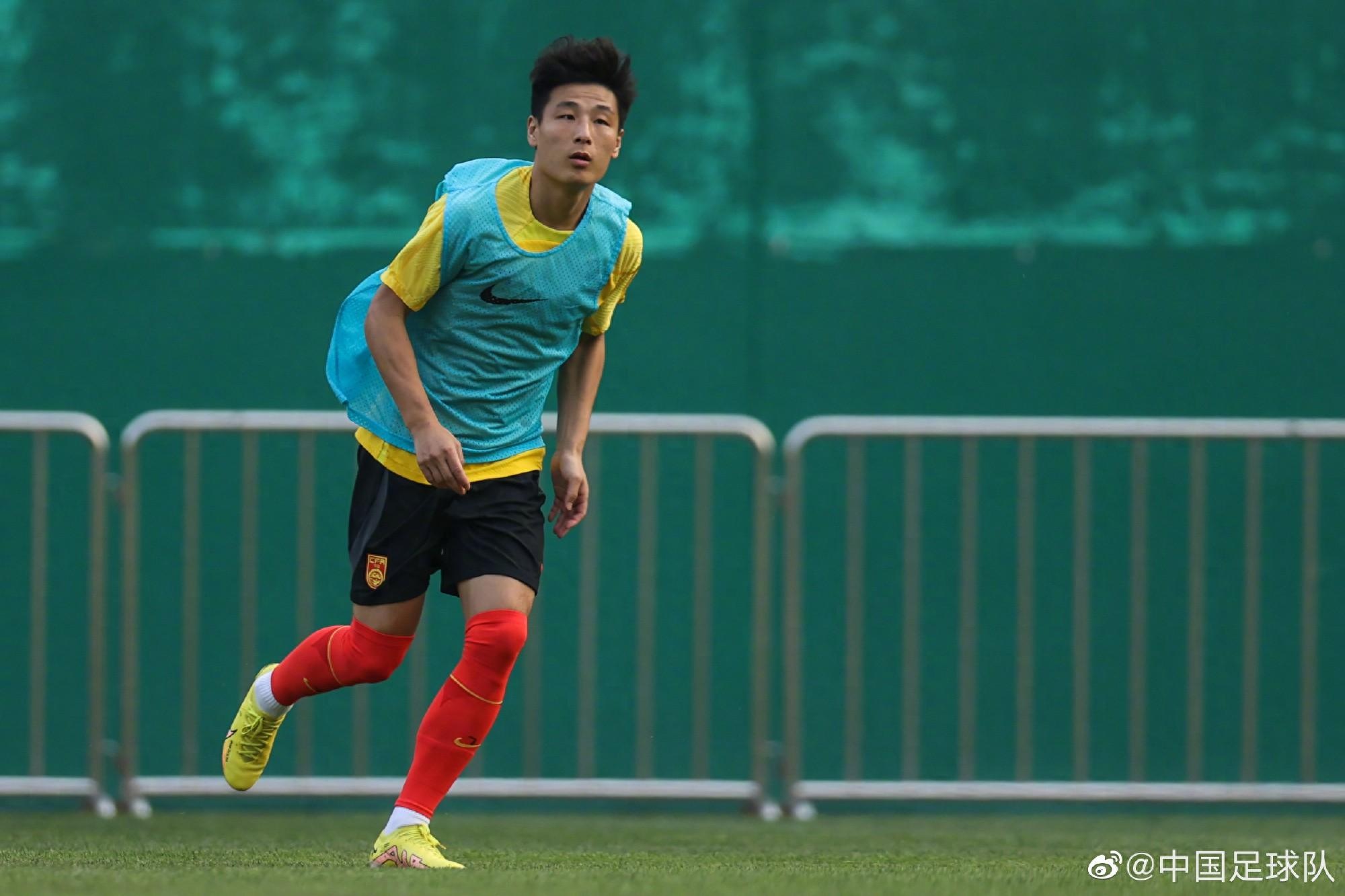 足球界明星球员意外受伤,恐无缘关键赛事亮相的简单介绍 足球界明星球员意外受伤,恐无缘关键赛事亮相的简单介绍