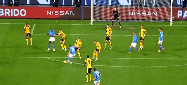 罗马客场战平那不勒斯,实现逆袭 罗马客场战平那不勒斯,实现逆袭