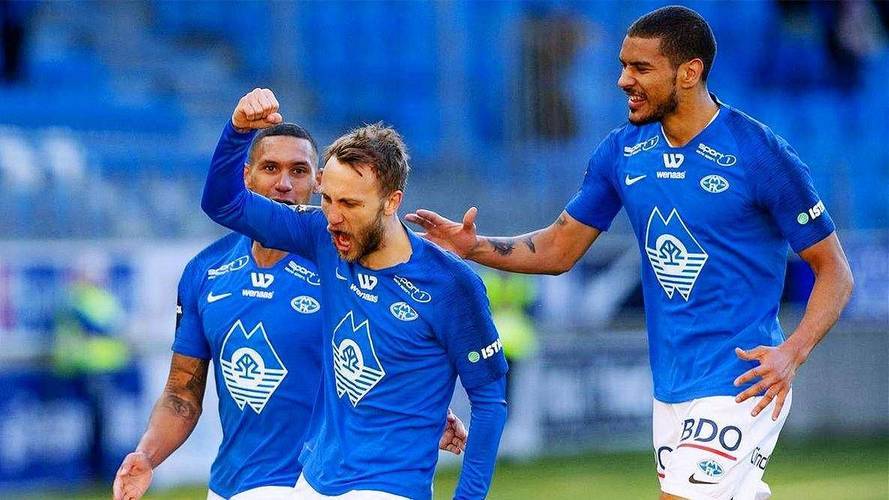 重庆力帆力争主场保级,斗志昂扬 重庆力帆力争主场保级,斗志昂扬