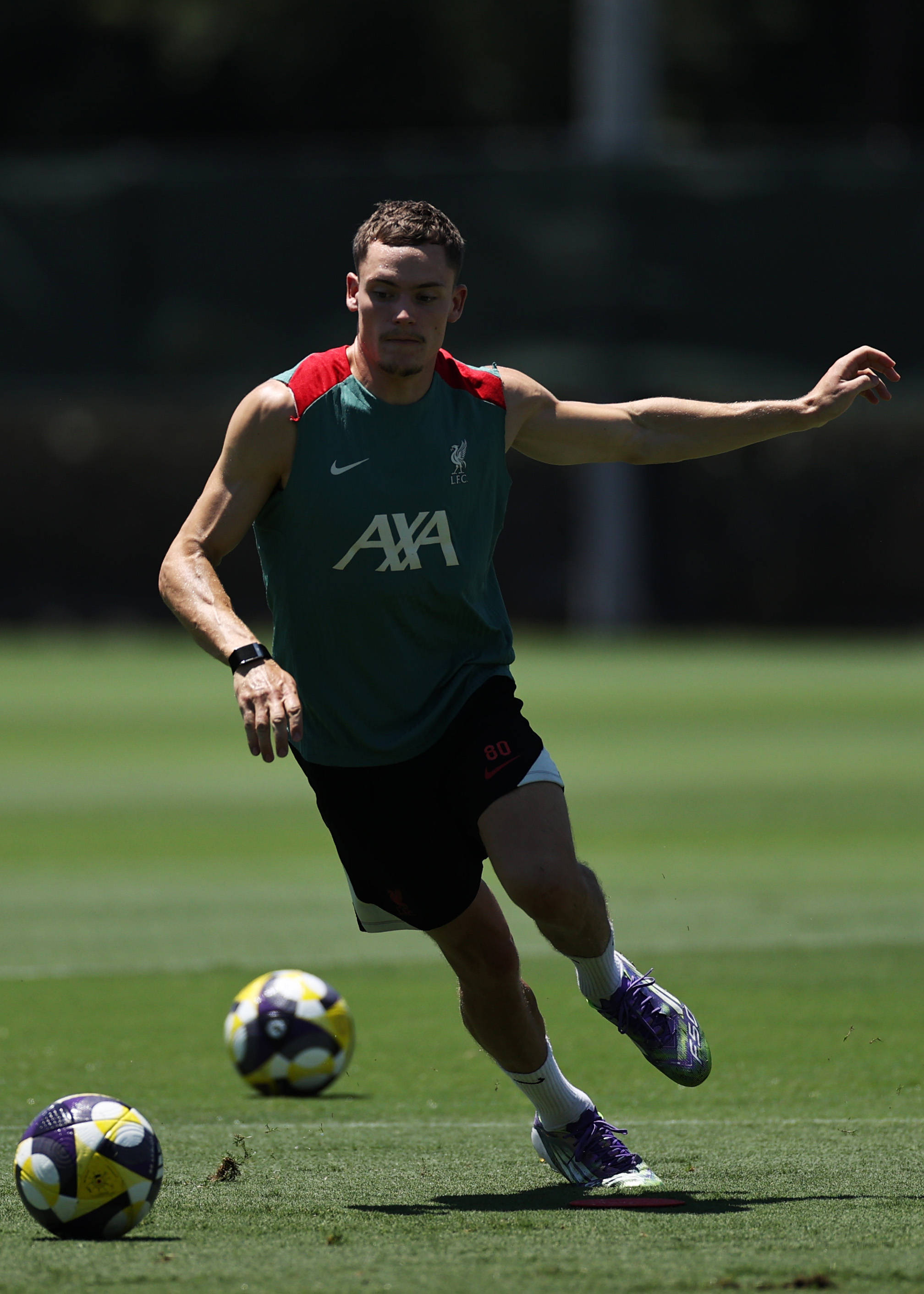 足球赛事中球队训练备战情况报道 足球赛事中球队训练备战情况报道