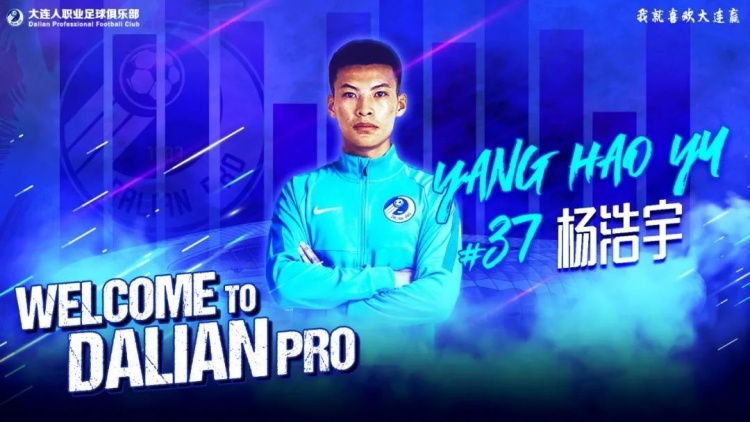 裁判严肃执行比赛规则,不留情面 裁判严肃执行比赛规则,不留情面