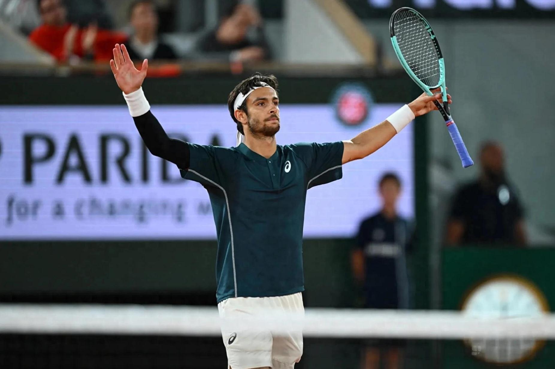 od体育vip注册-意大利豪取三分，毫无悬念晋级淘汰赛