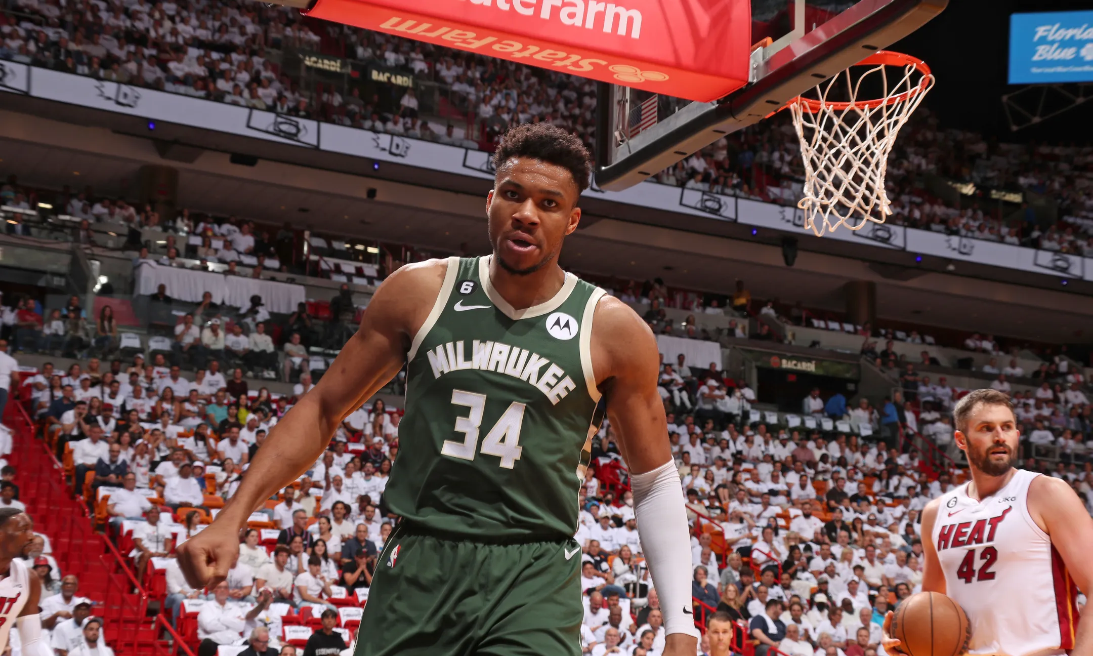 雄鹿全队表现出色,轻松战胜马刺的简单介绍 雄鹿全队表现出色,轻松战胜马刺的简单介绍