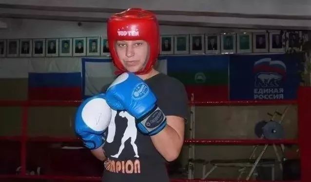 缅甸选手在拳击比赛中斩获金牌，实力强劲