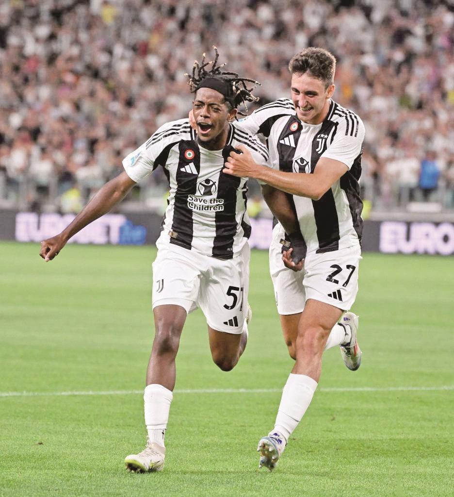 od体育官方-意甲球队球员合影庆祝进球，展现团结拼搏精神的简单介绍