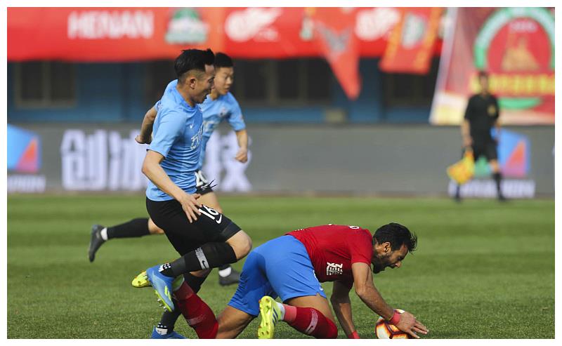 包含河南建业客场扭转局面取得关键胜利的词条