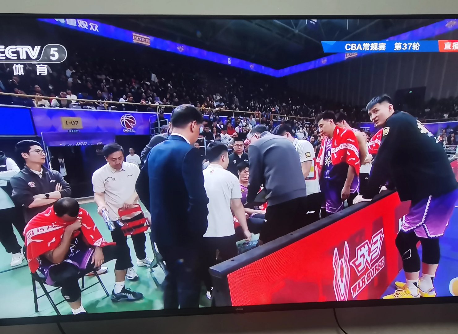 关于对手硬碰硬角逐激烈，全场激战惊心动魄的信息